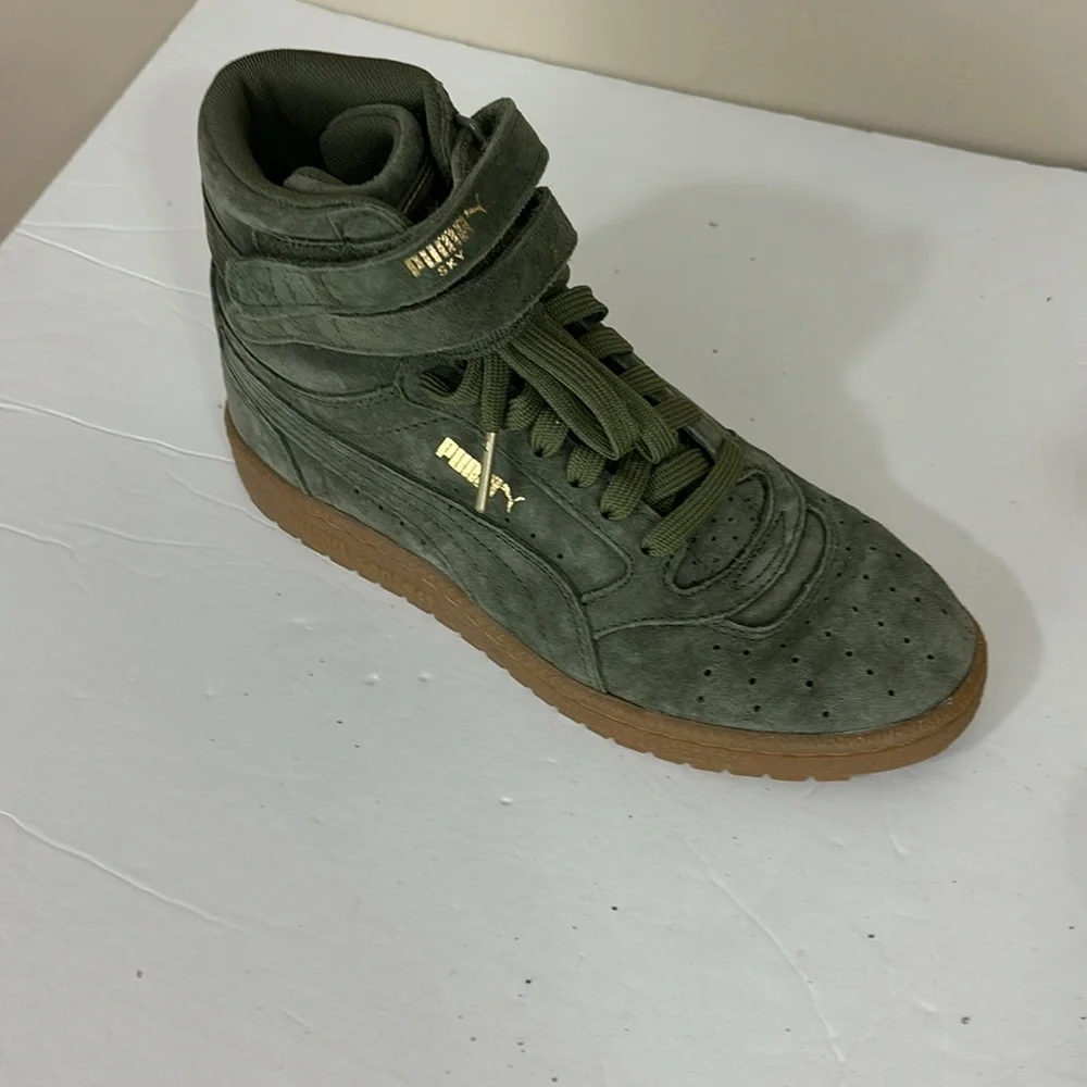 Puma Sky II Olive  Green Suede High Tops  Size 6.5